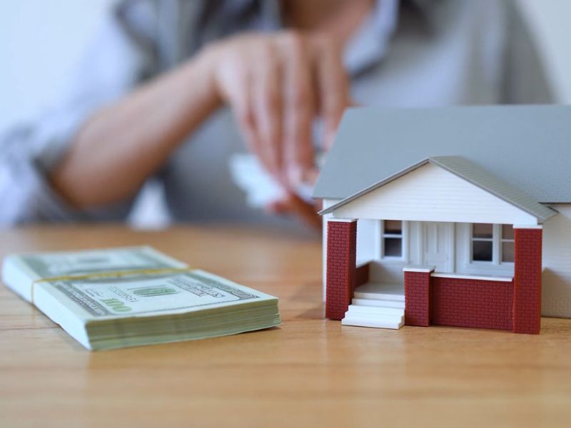 prikaz novca i kuće