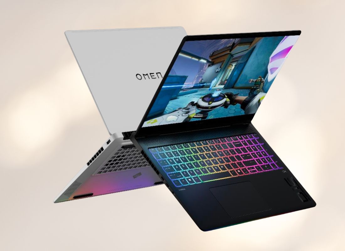 HP Omen Max 16 laptop na svetloj pozadini